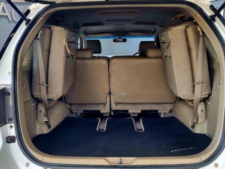 2009-Toyota-Fortuner-40-V6-Raised-Body_10