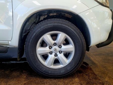 2009-Toyota-Fortuner-40-V6-Raised-Body_1