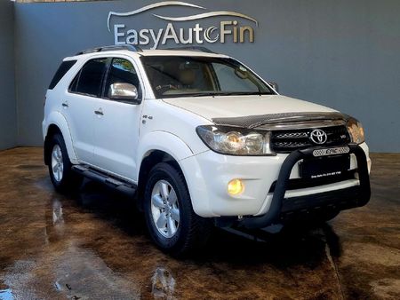 2009-Toyota-Fortuner-40-V6-Raised-Body_3
