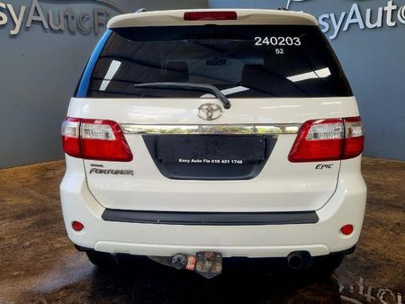 2009-Toyota-Fortuner-40-V6-Raised-Body_6