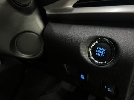 2019-Toyota-Yaris-15-XS-Auto-5-dr_6
