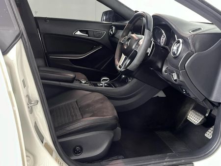 2014-Mercedes-AMG-CLA-45-AMG_9