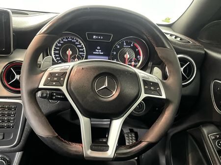 2014-Mercedes-AMG-CLA-45-AMG_12