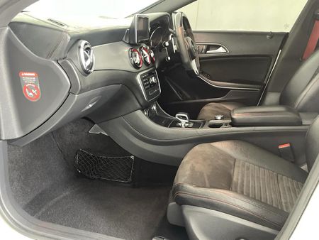 2014-Mercedes-AMG-CLA-45-AMG_8