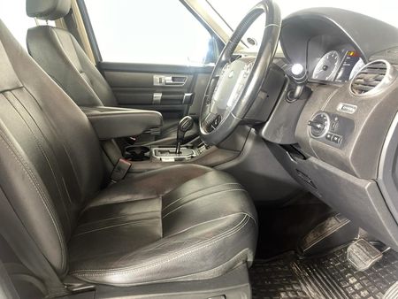 2014-Land-Rover-Discovery-4-50-V8-SE_9