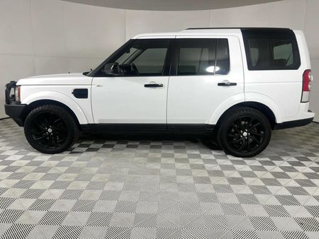 2014-Land-Rover-Discovery-4-50-V8-SE_17