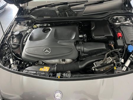 2017-Mercedes-Benz-CLA-220d-AMG-Auto_18