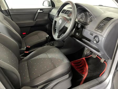 2009-Volkswagen-Polo-Classic-16-Comfortline_9