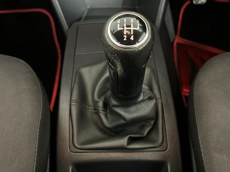 2009-Volkswagen-Polo-Classic-16-Comfortline_10