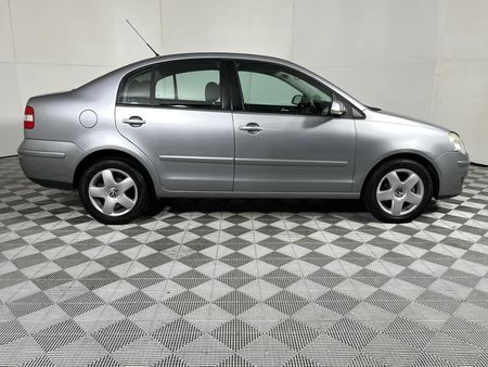 2009-Volkswagen-Polo-Classic-16-Comfortline_14