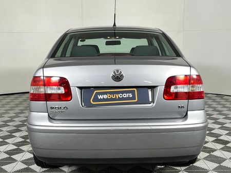 2009-Volkswagen-Polo-Classic-16-Comfortline_15
