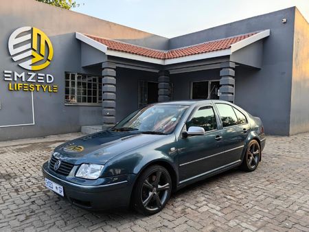 2003-Volkswagen-Jetta-IV-V5_0