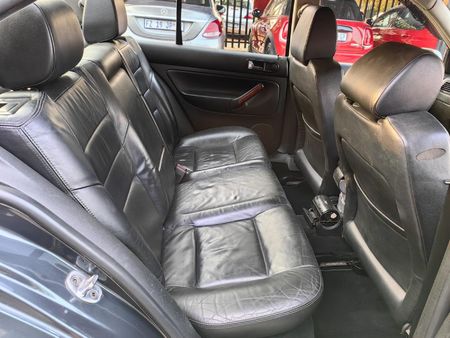 2003-Volkswagen-Jetta-IV-V5_1