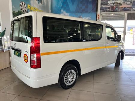 2020-Toyota-Quantum-28-GL-11-seat_11
