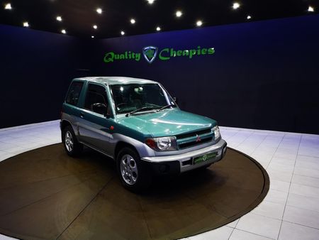 2001-Mitsubishi-Pajero-iO-16-3-dr_0