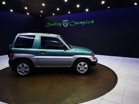 2001-Mitsubishi-Pajero-iO-16-3-dr_4