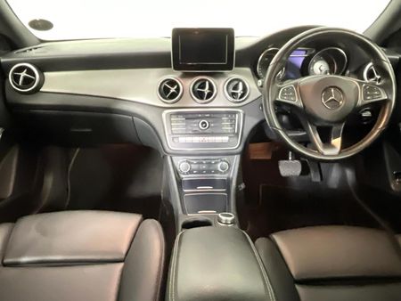 2017-Mercedes-Benz-CLA-220d-Auto_1