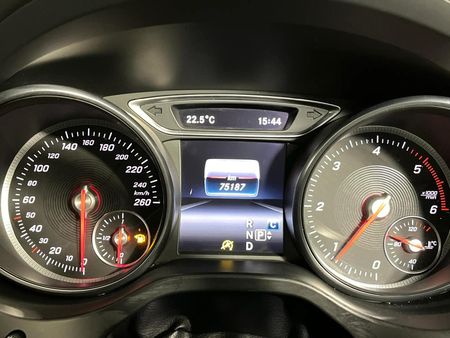 2017-Mercedes-Benz-CLA-220d-Auto_2