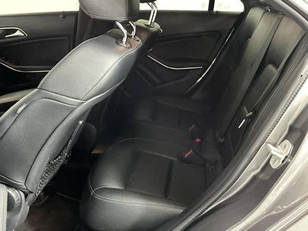 2017-Mercedes-Benz-CLA-220d-Auto_3