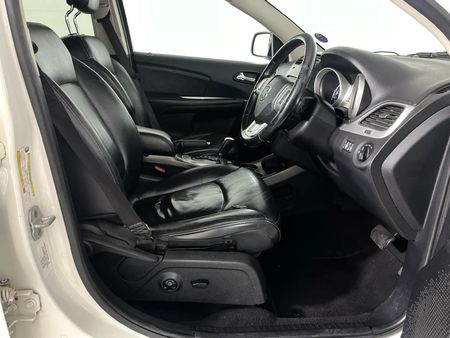 2012-Dodge-Journey-36-V6-SXT-Auto_9