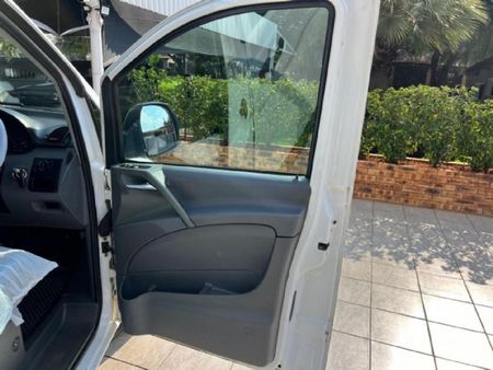 2005-Mercedes-Benz-Vito-115-CDI-CrewBus_7