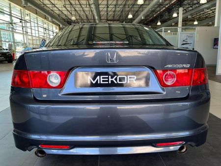 2006-Honda-Accord-24-Type-S_10