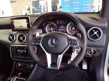 2015-Mercedes-AMG-CLA-45-AMG_9
