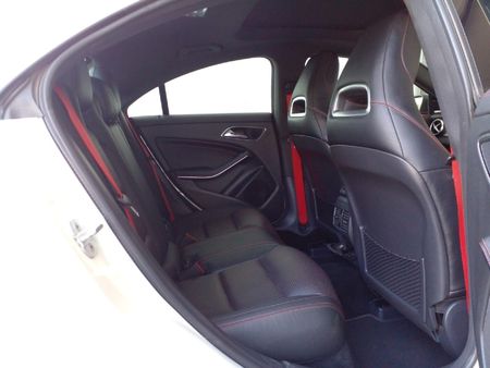 2015-Mercedes-AMG-CLA-45-AMG_4