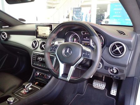 2015-Mercedes-AMG-CLA-45-AMG_8