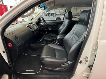 2015-Toyota-Hilux-30-D-4D-Legend-45-4x4-Double-Cab_9