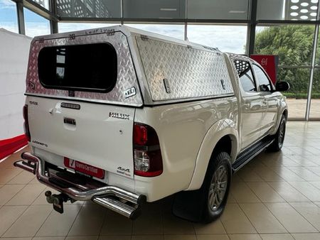 2015-Toyota-Hilux-30-D-4D-Legend-45-4x4-Double-Cab_5