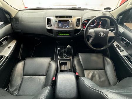 2015-Toyota-Hilux-30-D-4D-Legend-45-4x4-Double-Cab_8