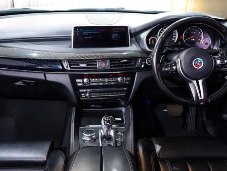 2018-BMW-X5-M_11