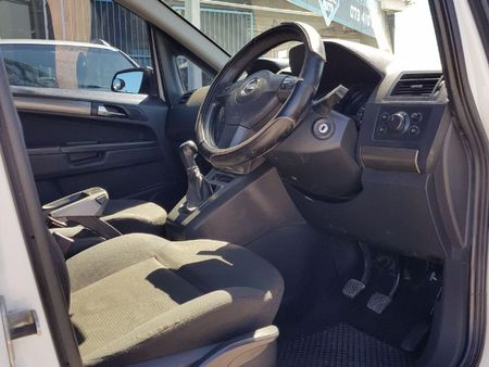 2007-Opel-Zafira-16-Essentia_9