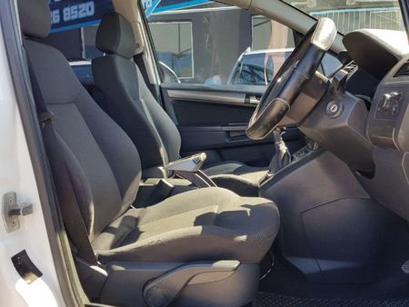 2007-Opel-Zafira-16-Essentia_10
