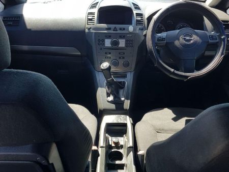 2007-Opel-Zafira-16-Essentia_18