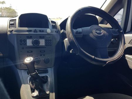 2007-Opel-Zafira-16-Essentia_19