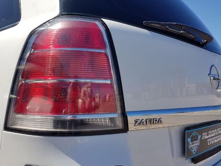 2007-Opel-Zafira-16-Essentia_7