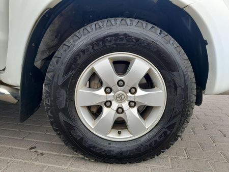 2011-Toyota-Hilux-30-D-4D-Raider-4x4-Double-Cab_16