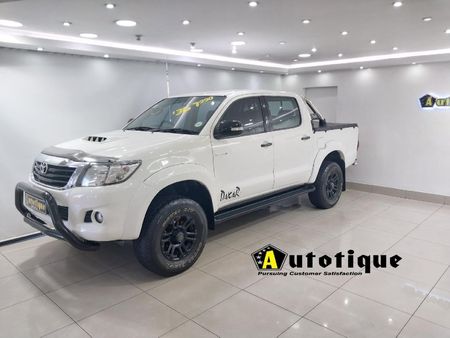 2015-Toyota-Hilux-30-D-4D-Legend-45-Raised-Body-Double-Cab_0