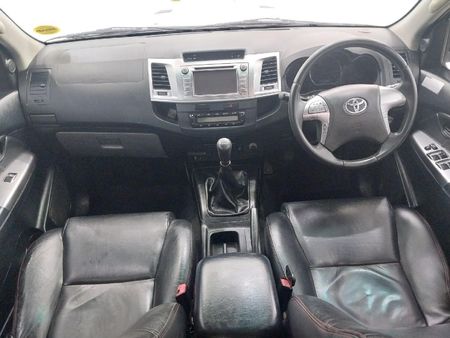 2015-Toyota-Hilux-30-D-4D-Legend-45-Raised-Body-Double-Cab_9