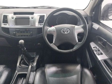 2015-Toyota-Hilux-30-D-4D-Legend-45-Raised-Body-Double-Cab_10