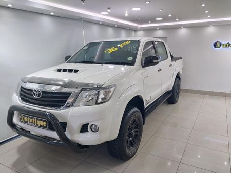 2015-Toyota-Hilux-30-D-4D-Legend-45-Raised-Body-Double-Cab_1