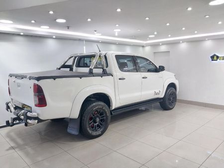 2015-Toyota-Hilux-30-D-4D-Legend-45-Raised-Body-Double-Cab_5