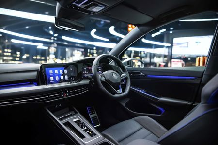 2024-Volkswagen-Golf-8-20-TSI-R-DSG_9