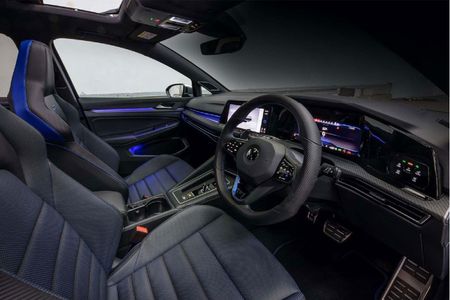 2024-Volkswagen-Golf-8-20-TSI-R-DSG_1