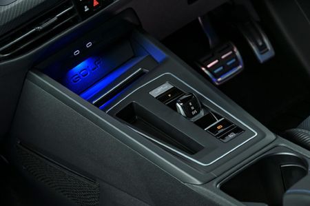 2024-Volkswagen-Golf-8-20-TSI-R-DSG_5