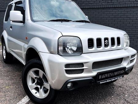 2011-Suzuki-Jimny-13_0