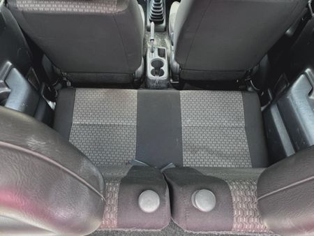 2011-Suzuki-Jimny-13_10