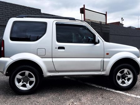 2011-Suzuki-Jimny-13_1